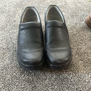 Nursing shoes